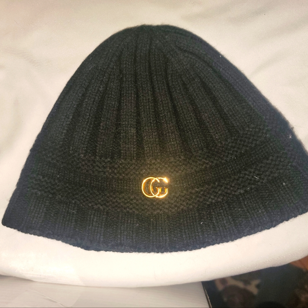 Gucci 100% Lana Wool Black Beanie Cap Hat W/ Gold Metal GG logo